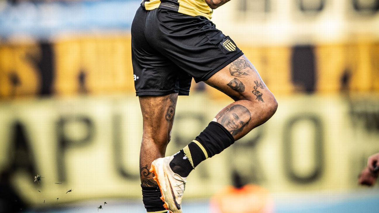 La razón por la que Abel Hernández tiene un tatuaje de Ronaldo - ESPN