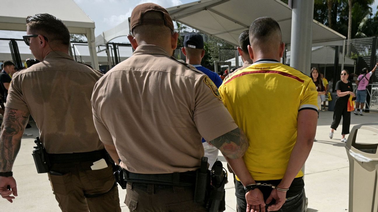 Copa América final start delayed after fans rush gates - ESPN