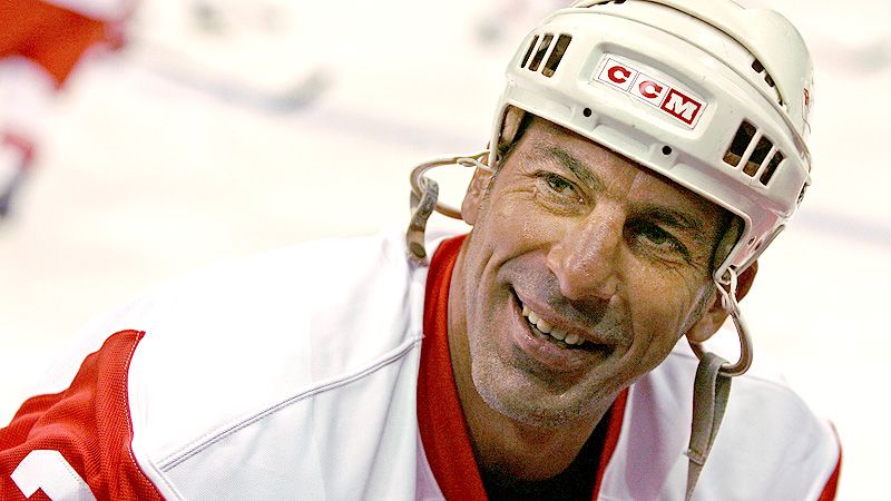 nhl_u_chelios_gb2_800.jpg