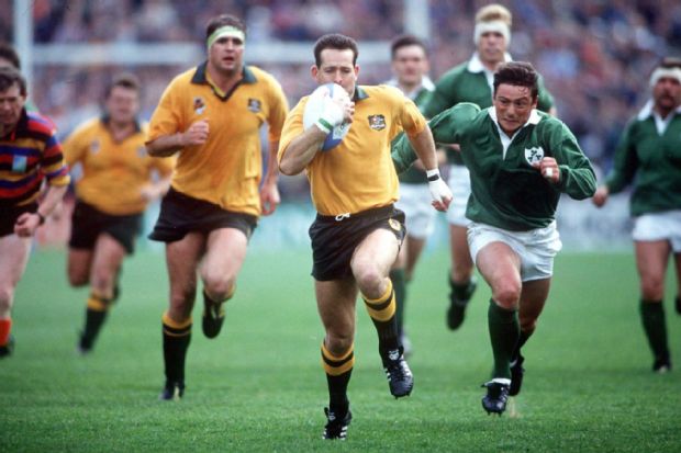 Australia's David Campese races away from Ireland's Rob Saunders to score a try