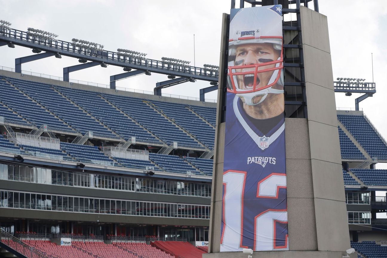 Tras ser suspendido cuatro partidos por su participaci�n en el esc�ndalo de los balones desinflados, los New England Patriots colocaron la imagen de Tom Brady en el faro del Gillette Stadium.