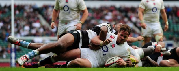 Danny Cipriani scores for England