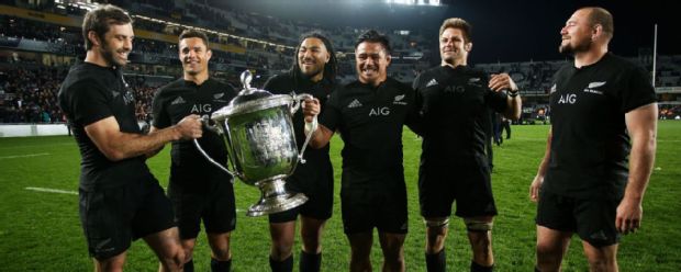 The All Blacks pose with the Bledisloe Cup following victory against Australia