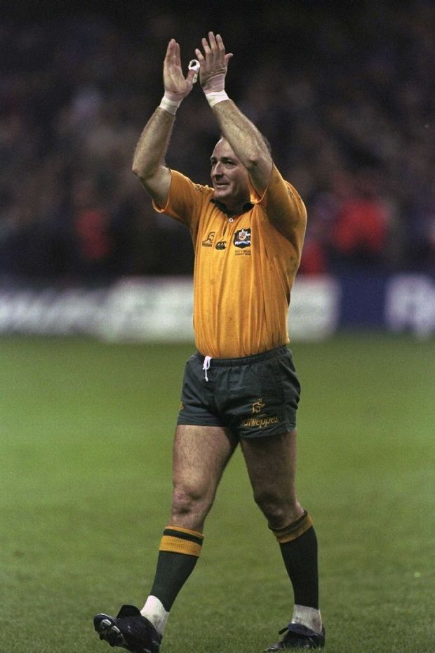David Campese acknowledges the crowd after playing his final international