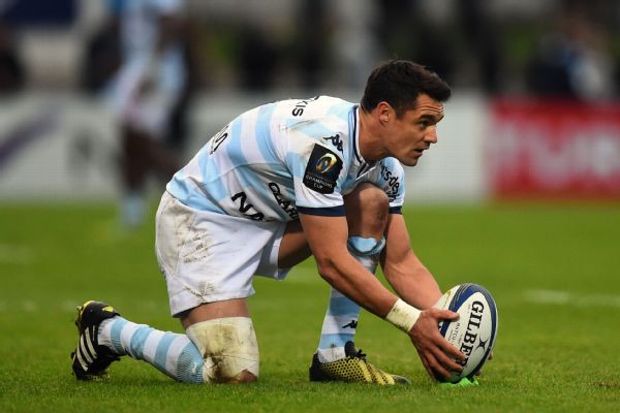 Dan Carter prepares to take a penalty for Racing Metro