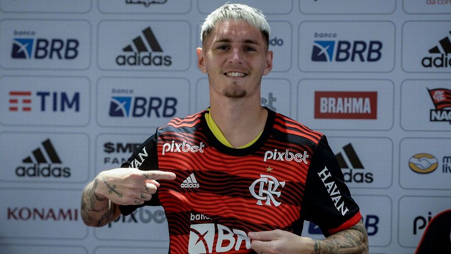Varela cita Copa do Mundo, revela primeira surpresa no Flamengo e diz o que ouviu de Arrascaeta