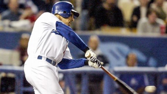 MLB - How an epic at-bat showed the bond between Dodgers teammates, World  Series foes Dave Roberts and Alex Cora - ESPN