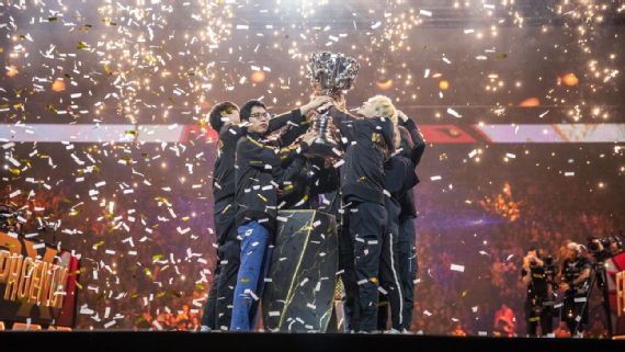 Invictus Gaming sweeps Fnatic 3-0 to win League of Legends World  Championship - ESPN