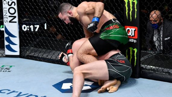 Lewis stops Daukaus to break record for most KOs in UFC history
