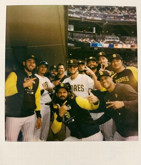 MLB playoffs 2022: Padres mark NLCS wins with polaroid