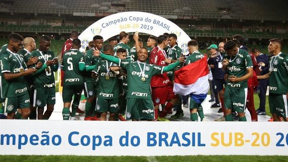 Galiotte explica por que revelações têm poucas chances no Palmeiras e defende negociações de time sub-20