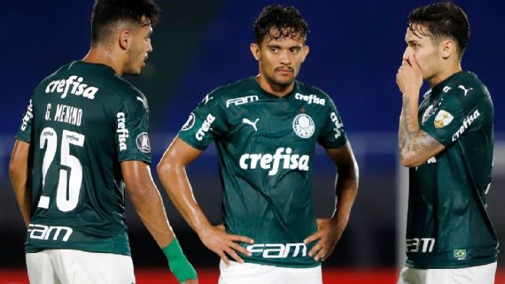 Ausência de treinos, volume de oxigênio e mais: especialista explica queda física do Palmeiras após surto de Covid-19