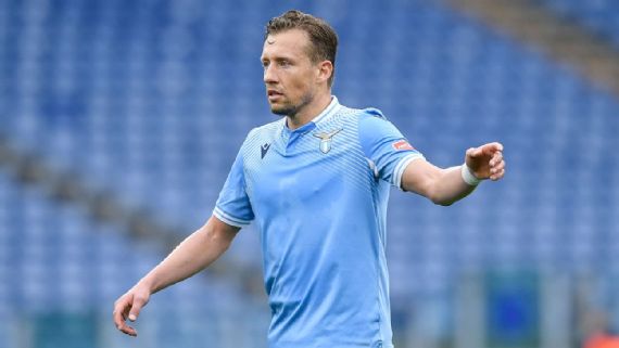 De volta ao Grêmio? Lucas Leiva quebra silêncio e diz se está voltando ao futebol brasileiro