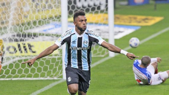 Grêmio é o segundo time que menos acerta finalizações no Brasileirão