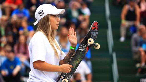Bicampeã mundial de skate já quis ser jogadora de futebol e 