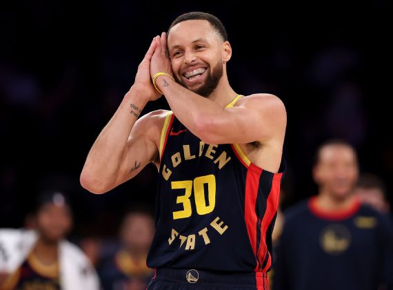 Steph Curry shooting basketball