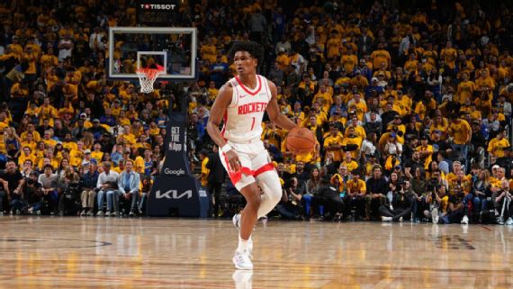 Amen Thompson playing basketball