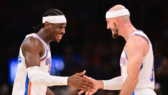 Oklahoma City Thunder players defending