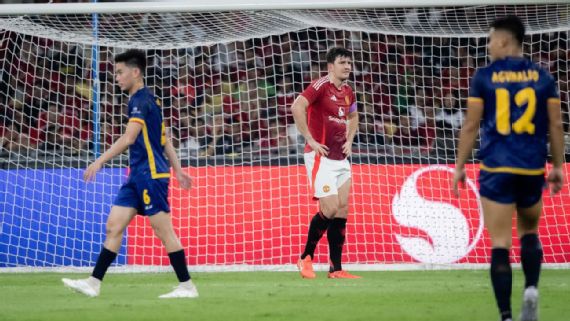 Manchester United players dejected ⁢after ‌their​ 1-0 loss to ASEAN​ All-Stars