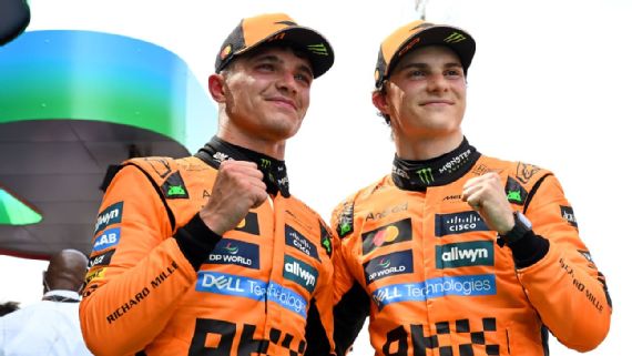 Oscar Piastri a celebrar a vitória no GP de Espanha