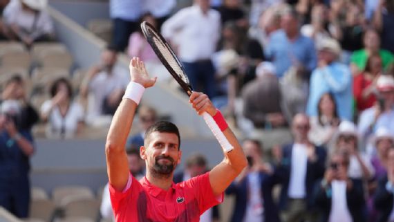 Novak Djokovic en la cancha de tenis