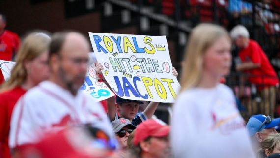 Jac Caglianone acknowledges fans during⁤ his debut with the⁢ Kansas City Royals.