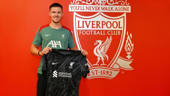 Freddie Woodman ⁣in Liverpool gear during‌ a ‌training session.