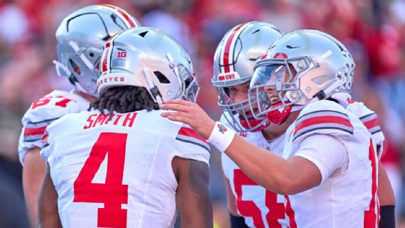 Match de football universitaire Ohio State contre Minnesota.