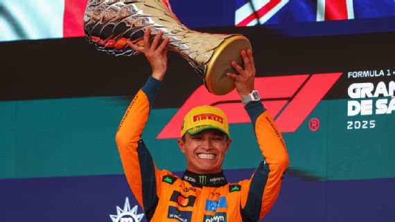 Norris celebrando en Brasil