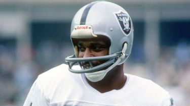 Cliff Branch, Raiders' Elusive All-Pro Receiver, Dies at 71 - The New York  Times