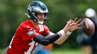 ESPN analyst rips Philadelphia Eagles star Carson Wentz for pouting