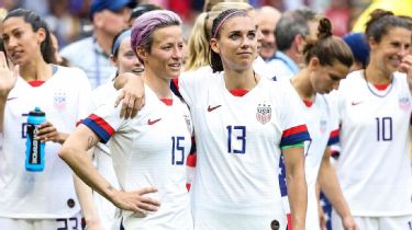 US women's national team reach agreement with US soccer over equal pay -  BBC Sport