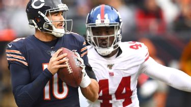 Chicago Bears inside linebacker Nick Kwiatkoski (44) motions during the  second quarter of a pre …