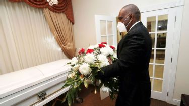 Hall of Famer Andre Dawson, now a funeral director, faces challenges