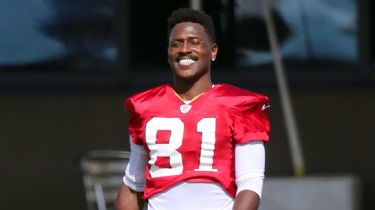 NFL fans blast Michael Thomas for backing Antonio Brown's Colin