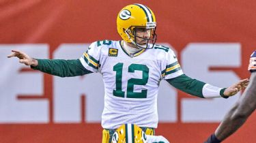 Packers' shareholders welcome Love, show respect for Rodgers