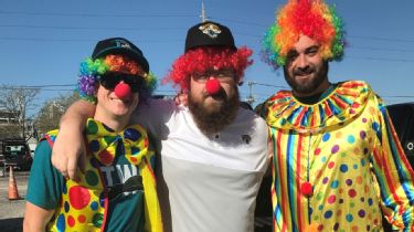 Jaguars clown game: Jacksonville fans mock Shad Khan vs. Colts