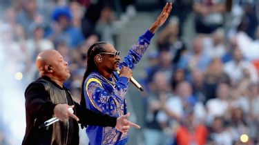 Super Bowl halftime show: Fans react to Kendrick Lamar, Snoop Dogg and more  - Sports Illustrated