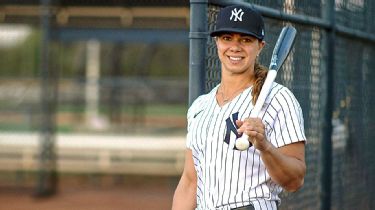 Yankees Minor League Manager Rachel Balkovec Hit in Face by Batted Ball  During Drill – NBC New York