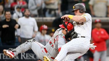 Reds rip Padres' Luke Voit for head shot on catcher Tyler