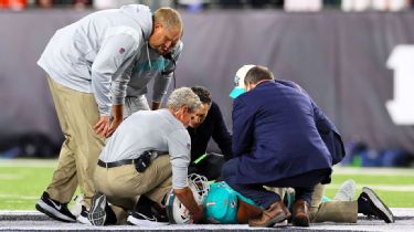 Tua Tagovailoa making progress with broken finger, will be game-time  decision for Dolphins game Thursday