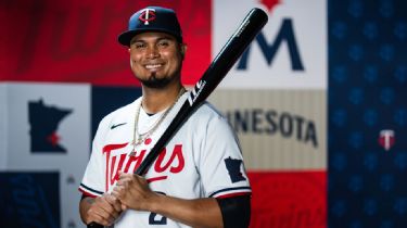 Twins unveil new red alternate jerseys and caps for 2016 