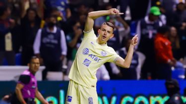 Diego Chavez of FC Juarez celebrates with teammates after scoring