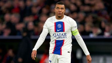 Staying put? Kylian Mbappe & Neymar figure prominently in PSG away