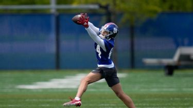 Jalin Hyatt hauls in first NFL touchdown catch for New York Giants