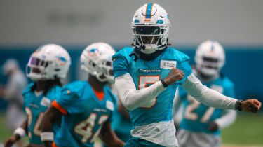 The Miami Dolphins debut a slightly new look for 2018 - ESPN