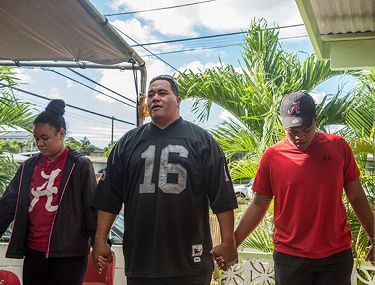 Notre Dame features familiar name: Ewa Beach's Tagovailoa-Amosa – Tua's  cousin – will try to stem Tide - Hawaii Tribune-Herald