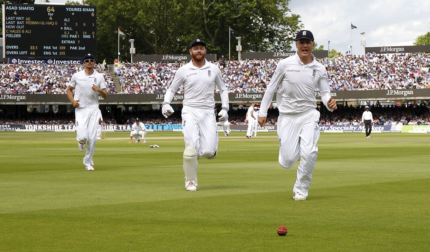 Huge Paki Dick - Point fielders with gloves | ESPNcricinfo.com