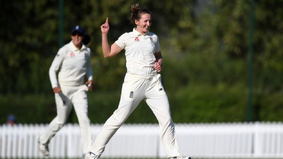 Memories Of Perth Glory Inspire Kate Cross To Hit Her Mark In Ashes Test Espncricinfo Com