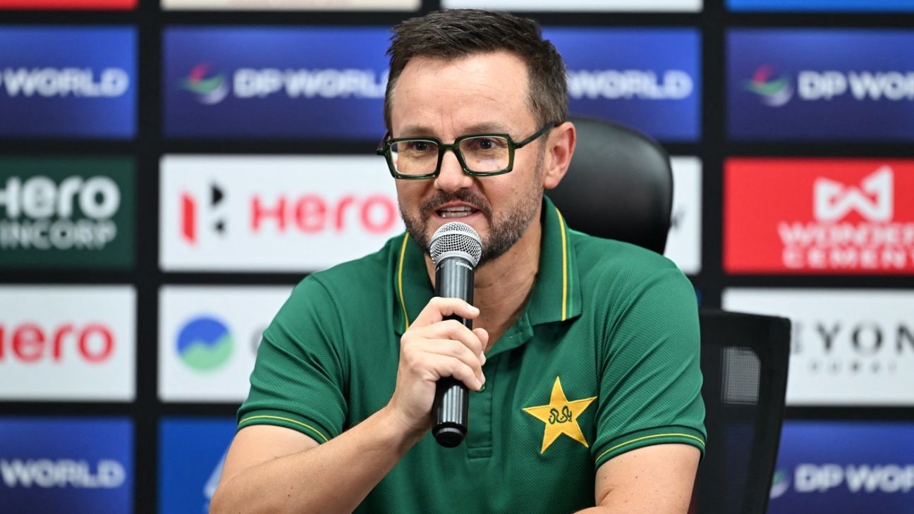 Hesson keeps his head down as Pakistan try to pick up the pieces